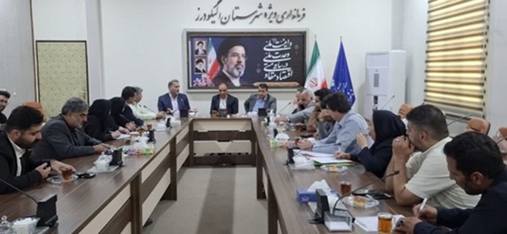 عزم مشترک مسئولان الیگودرز برای ساماندهی انشعابات غیرمجاز مسیر انتقال آب شهرک صنعتی و سنگ.